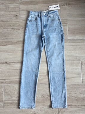 NWT Katch Me Stretchy Straight Leg High Waist Jeans 26 Waist